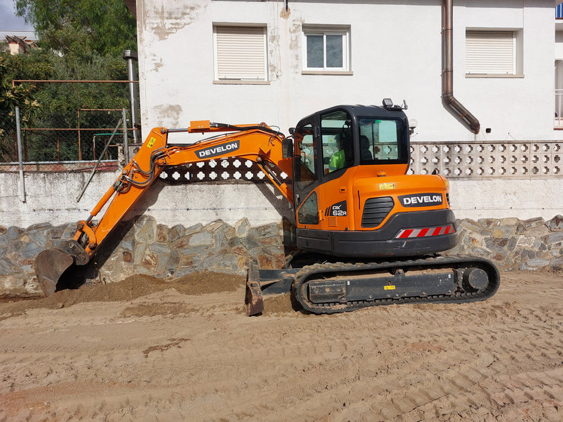 Miniexcavadora Develon, potencia excepcional en tamaño compacto